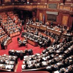 politica-economi-240